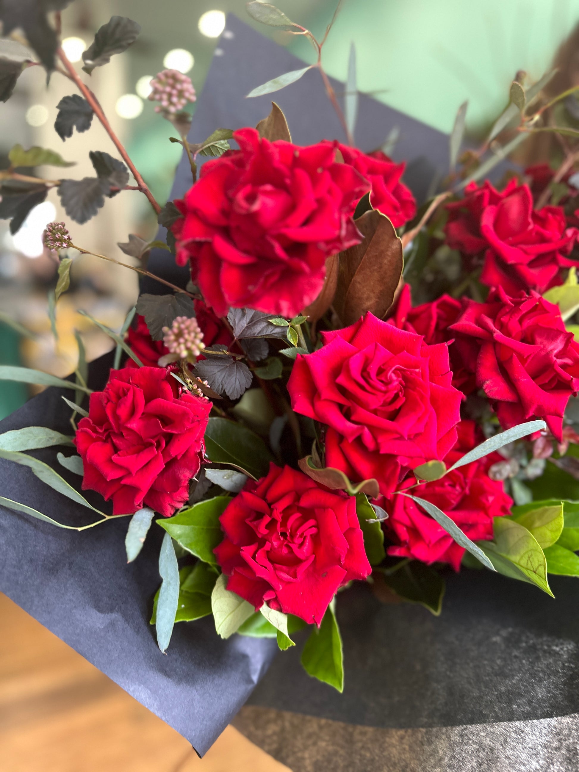 Red rose bouquet - Wild Pansi 