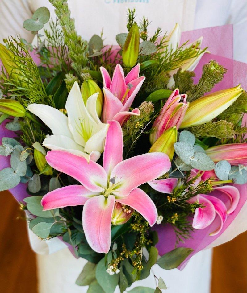 Lots of lilies bouquet - Wild Pansi