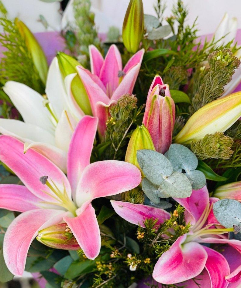 Lots of lilies bouquet - Wild Pansi